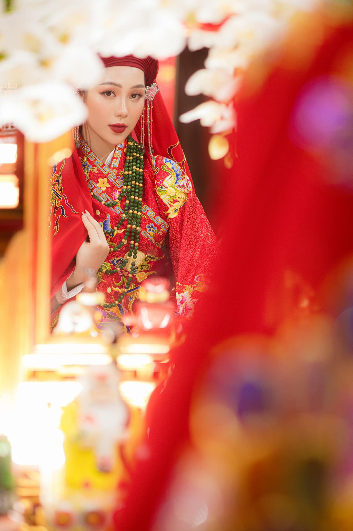 Thúy Hường mới chỉ có một vai diễn đầu tay nhưng cô đã nắm bắt được cơ hội này để ghi dấu ấn trong lòng khán giả truyền hình nhờ diễn xuất tự nhiên trong bộ phim "Hồ sơ cá sấu" do VTV sản xuất.