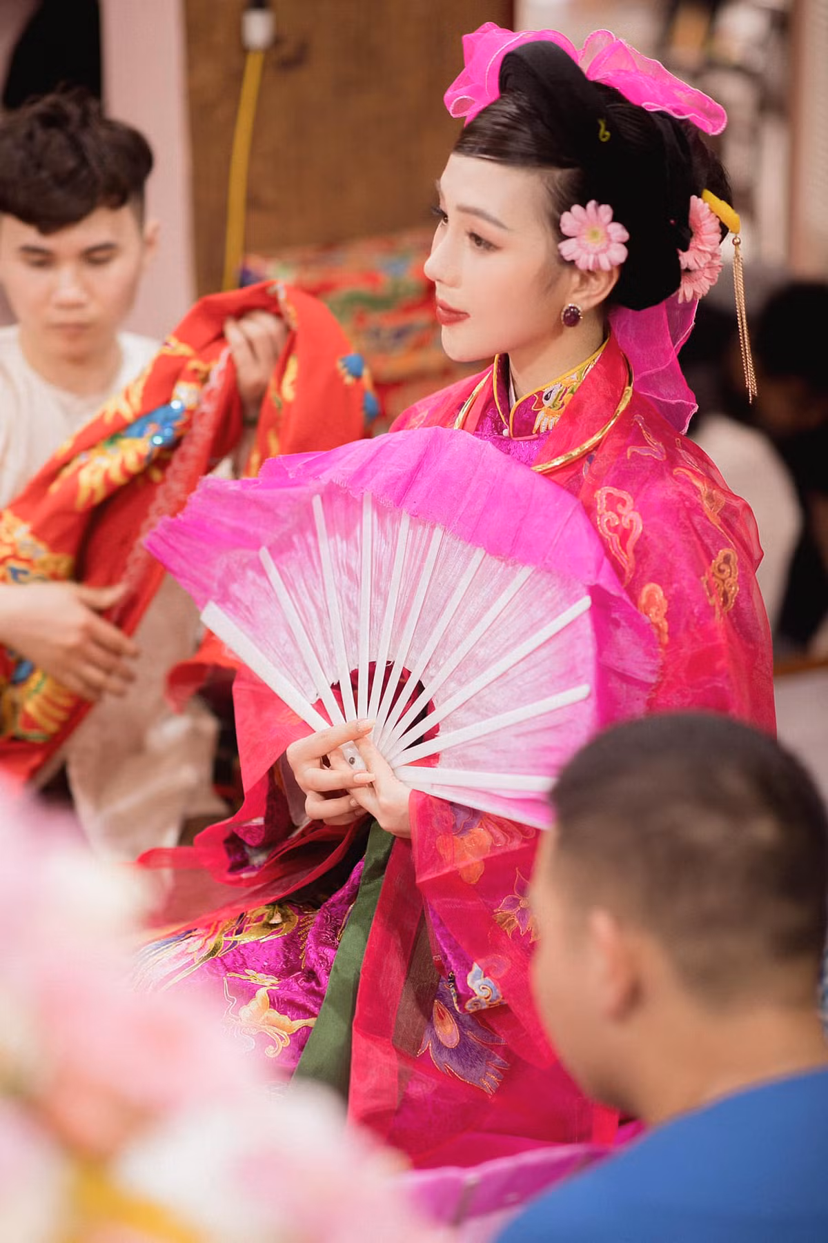 Hiện Thúy Hường là sinh viên năm cuối ngành Diễn viên kịch - điện ảnh của ĐH Sân khấu điện ảnh.