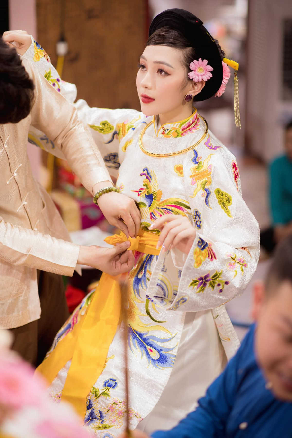 Bên cạnh đó, Thúy Hường cũng chia sẻ hầu đồng giống như một sân khấu dân gian tổng hợp, mang đậm bản sắc của dân tộc Việt Nam, trong đó có âm nhạc , văn học , vũ đạo, kịch , mỹ thuật...