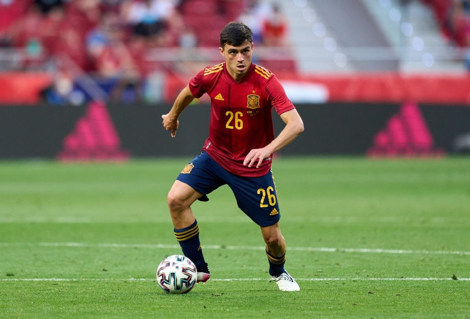 Pedri đã chơi đến 52 trận cho Barca ở mùa 2020/21, con số còn nhiều hơn cả siêu sao Lionel Messi. Cầu thủ sinh năm 2002 là nhân tố đáng được chờ đợi của tuyển Tây Ban Nha tại Euro 2020.