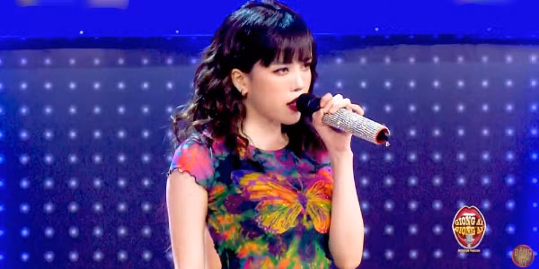 Cách đây chưa lâu, khi tham gia chương trình Giọng ải giọng ai, Thiều Bảo Trâm liên tục bị những người đàn anh như Trần Thành và Trường Giang "nhắc nhẹ" về chuyện tình cảm với Sơn Tùng M-TP.