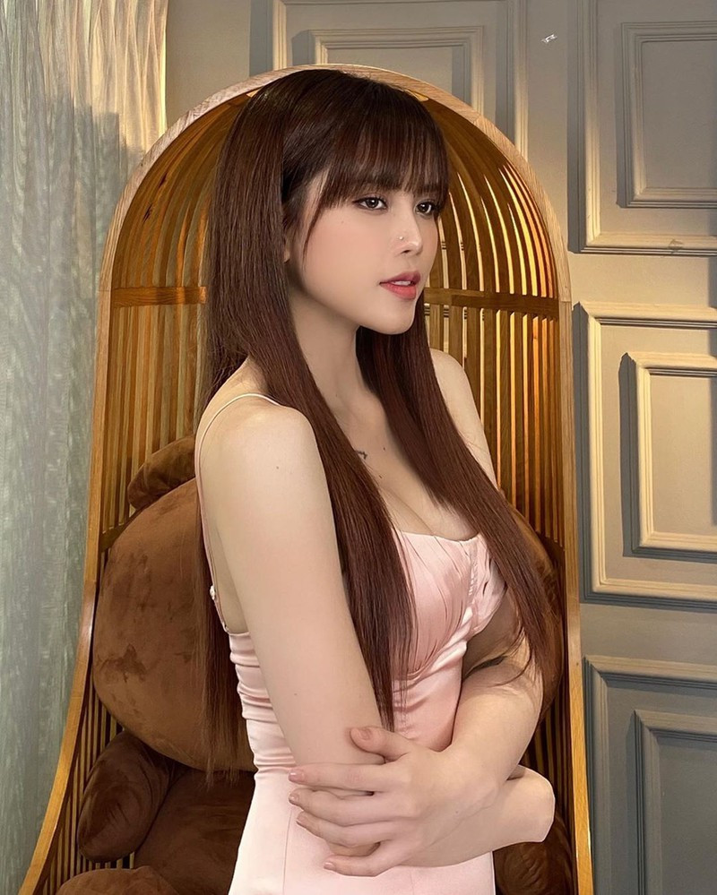 Thiều Bảo Trâm là một trong những mỹ nhân của showbiz Việt, cô nàng không ít lần "đốt mắt" fan bằng những bộ cánh siêu quyến rũ.