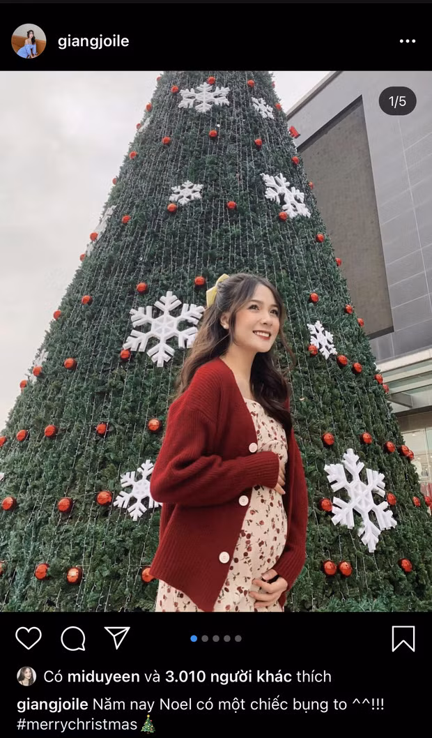Giang Jolie có một mùa Noel thật khác mọi năm. Dù đang bầu bí nhưng nhan sắc ngọt ngào cùng nụ cười như thiên thần.