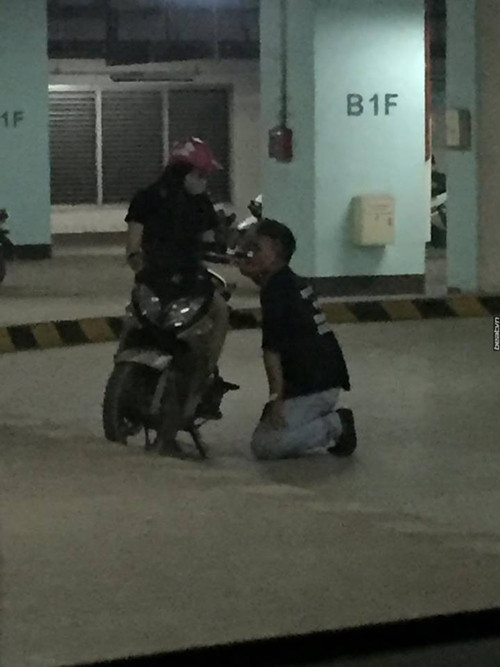 Trước đó, câu chuyện về việc các bạn trẻ quỳ giữa đường để thể hiện tình cảm hay xin lỗi người yêu trở thành chủ đề bàn tán "râm ran" của netizen.