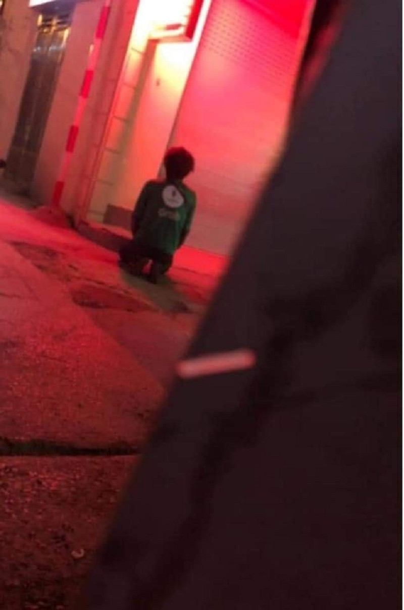 Thậm chí, ở trường hợp của cô gái nhiều người đưa ra ý kiến rằng chỉ càng khiến đối phương thêm chán ngán và mệt mỏi mà thôi.