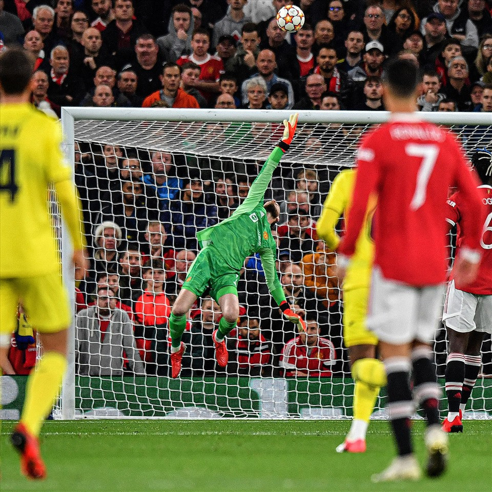 Ronaldo ghi ban phut bu gio, Man United loi nguoc dong Villarreal