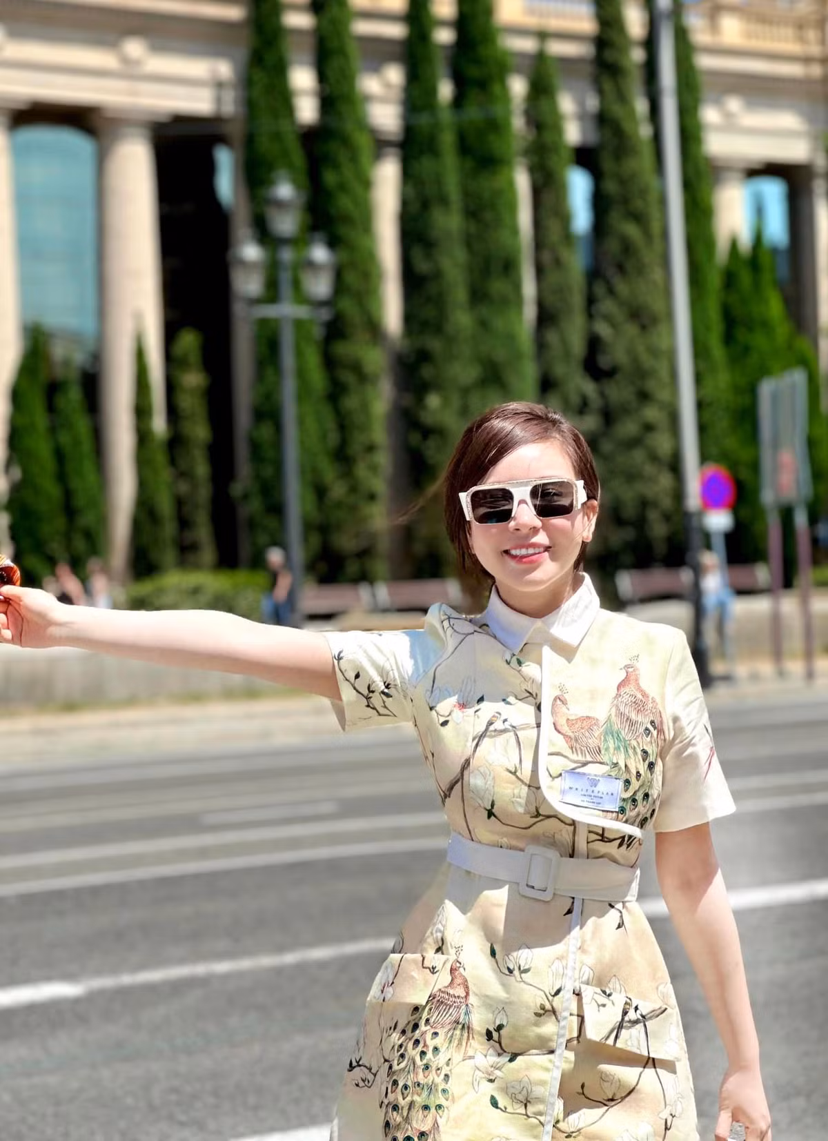 Trên trang cá nhân, hot girl Hà thành thường xuyên chia sẻ hình ảnh gợi cảm và quyến rũ.