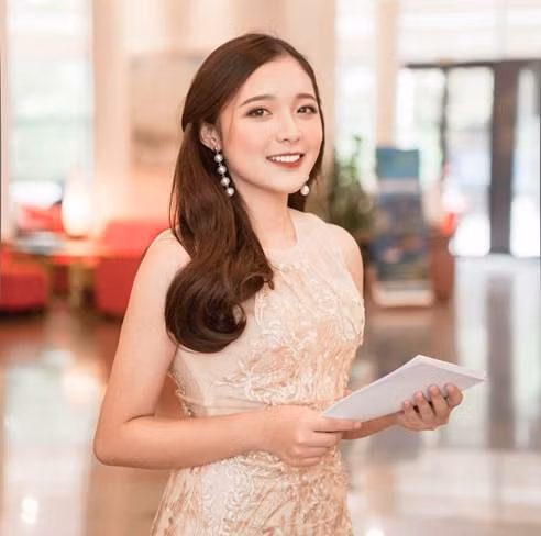 Năm 2017, Phương Thảo từng xuất sắc giành chiến thắng tại cuộc thi Speak up (dành cho các MC).