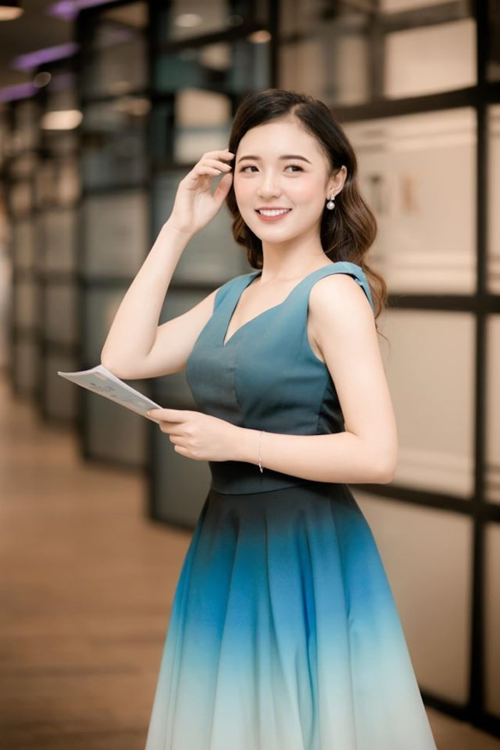 Dù chỉ cao 1m50 nhưng lại có vóc dáng cân đối, thon gọn nên Phương Thảo thường lựa chọn những bộ trang phục gợi cảm khoe khéo đường cong cơ thể.