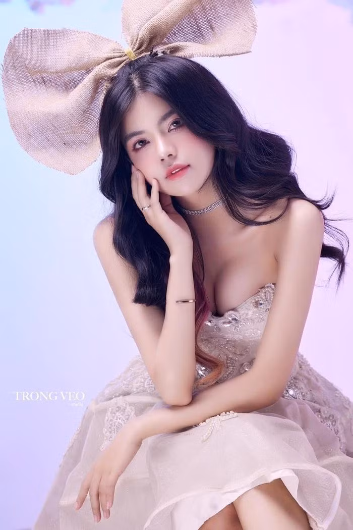 Vẫn biết sinh lão bệnh tử là lẽ thường, không tránh khỏi nhưng khi nghe mẹ nói như vậy, nữ MC cũng giật mình nhận ra mình đã vô tâm, chưa từng quan tâm đến chuyện già đi của bố mẹ.