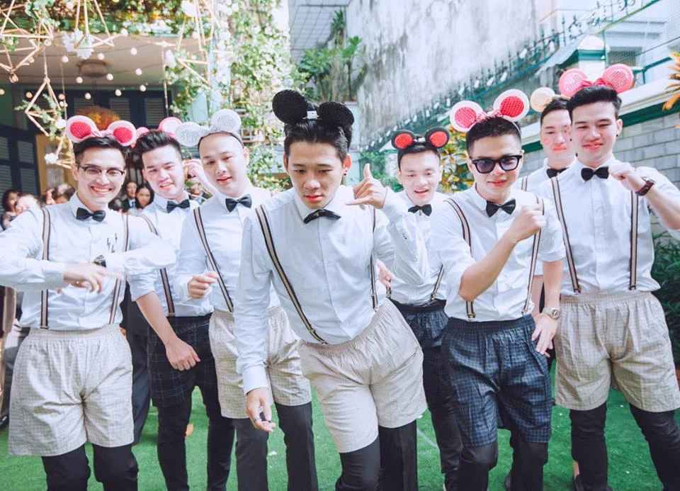 Không thiếu người nhưng dàn bê tráp trên lại biết tạo điểm nhấn khi cosplay thành những chú chuột.