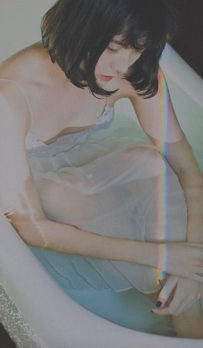 Nhờ việc học tại trường quốc tế Agence pour l'enseignement français à l'étranger, Hải Tú sở hữu khả năng nói tiếng Pháp lưu loát.