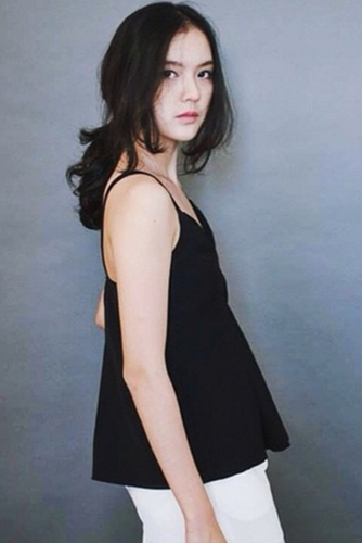 Vào cuối năm 2020, một sự kiện bất ngờ đã đến với Hải Tú khi cô được giới thiệu là nữ diễn viên độc quyền đầu tiên của M-TP Talent, công ty do Sơn Tùng M-TP sáng lập. Không lâu sau đó, cô xuất hiện trong vai trò nữ chính trong MV "Chúng ta của hiện tại" của Sơn Tùng M-TP.