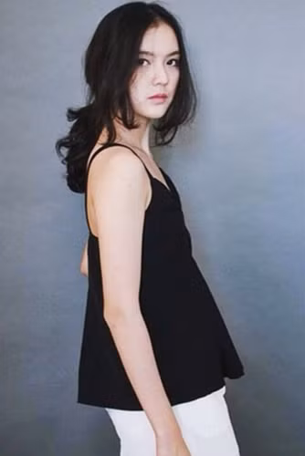 Vào cuối năm 2020, một sự kiện bất ngờ đã đến với Hải Tú khi cô được giới thiệu là nữ diễn viên độc quyền đầu tiên của M-TP Talent, công ty do Sơn Tùng M-TP sáng lập. Không lâu sau đó, cô xuất hiện trong vai trò nữ chính trong MV "Chúng ta của hiện tại" của Sơn Tùng M-TP.