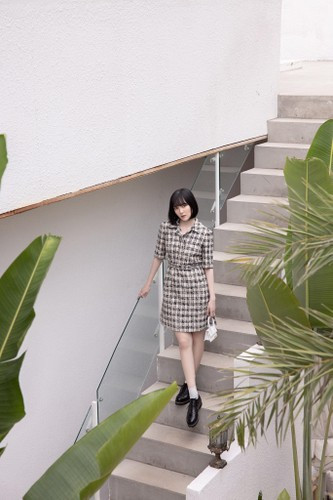 Theo đó, tài khoản trên đã viết về Hải Tú: "Xin phép check var Gia đình Hải Tú cũng 4 người, 1 người anh nhận học bổng tiến sĩ Mỹ có trong nhóm nghiên cứu gen, được lên báo. Chị cả là Thiên Bảo, tốt nghiệp thủ khoa thạc sĩ bên Pháp, ngày xưa làm ở tập đoàn đa quốc gia Bosch ở Châu Âu. Sau đó khởi nghiệp bằng nghề giám tuyển nghệ thuật và đang là giám tuyển các triển lãm từ trong đến ngoài nước, có trong top 40 Châu Á Thái Bình Dương...