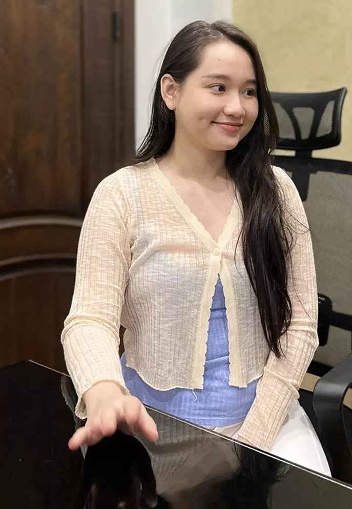 Tuy nhiên, cộng đồng mạng đã nhanh chóng soi ra nữ diễn viên can thiệp photoshop để hack dáng.