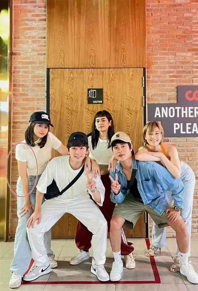 Hot girl Trúc Anh từng tìm nhiều phương pháp giảm cân nhưng sai cách khiến sức khỏe thêm yếu đi. Ngoài ra, nữ diễn viên còn bị gai cột sống và thoái hóa khớp nên đi lại thêm khó khăn.