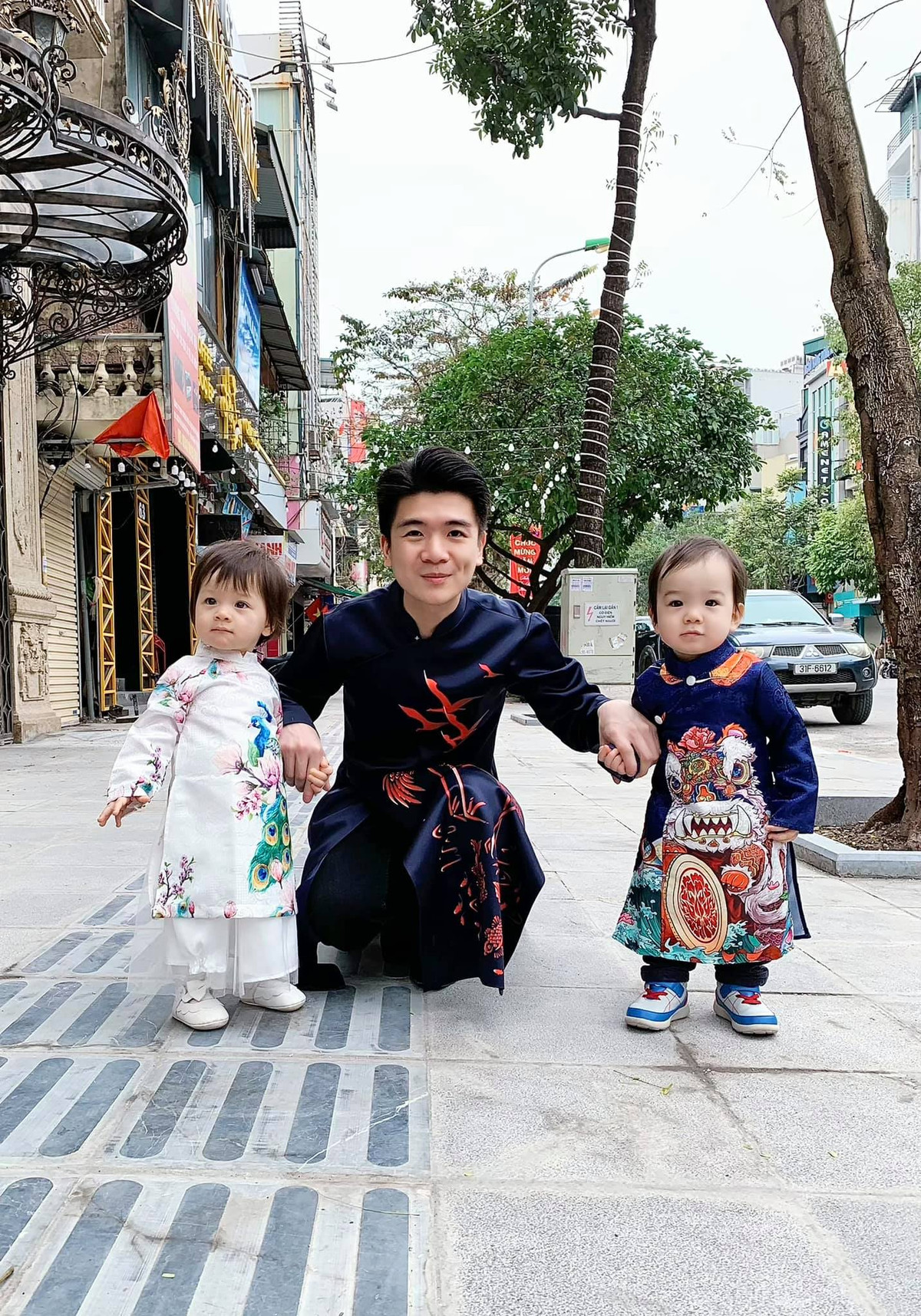 Theo những gì được Đỗ Quang Vinh chia sẻ, 2 rich kid nhí được bố mua cho rất nhiều đồ chơi có hình thù dễ thương.