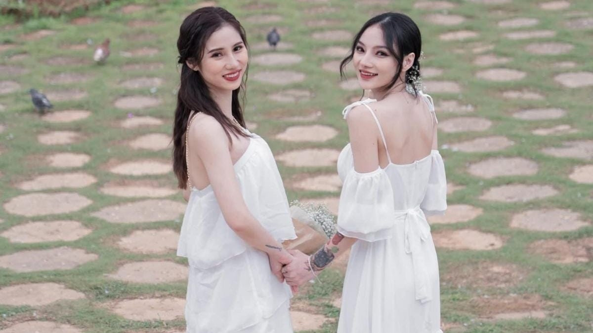 Được biết, Xíu hiện là một diễn viên tự do. Jin là CEO doanh nghiệp gia đình và kinh doanh bất động sản.