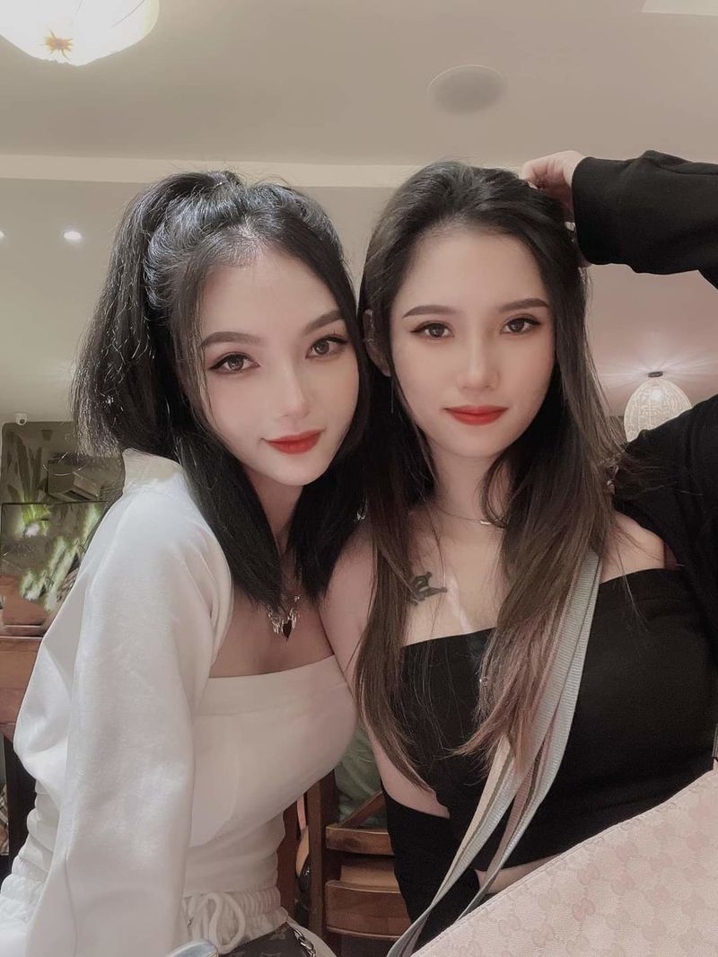 Mỗi khi có dịp, Jin đều dành thời gian đưa Xíu đi du lịch trong và ngoài nước.