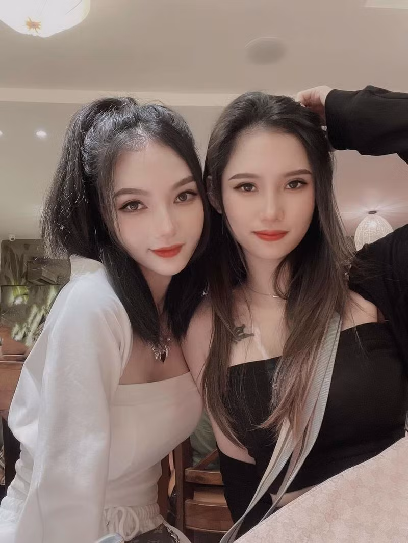 Mỗi khi có dịp, Jin đều dành thời gian đưa Xíu đi du lịch trong và ngoài nước.