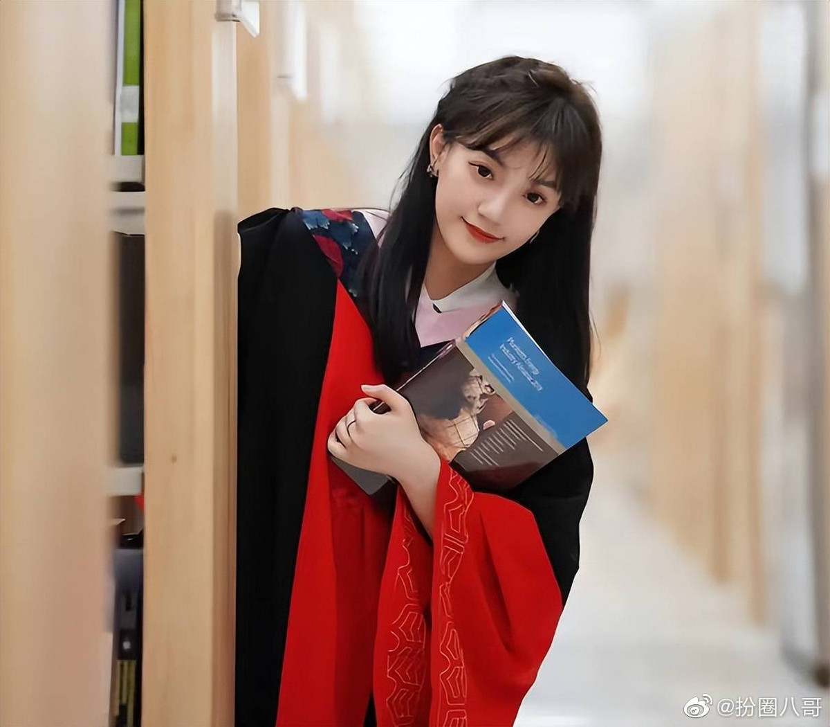 Mọi người hi vọng rằng, Liao Lin có thể học hỏi thêm kinh nghiệm của đồng nghiệp cũ, cố gắng trong vai trò giảng dạy hơn.