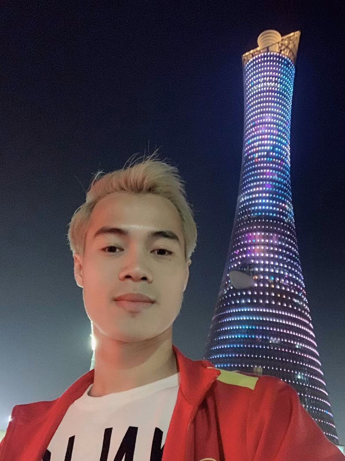 Văn Toàn vừa đầu quân cho CLB Nam Định đang dẫn đầu V.League 2023/24. Ở đội tuyển quốc gia Văn Toàn cũng là tác giả của một trong hai bàn thắng vào lưới Philippines giúp tuyển Việt Nam có 3 điểm đầu tay.