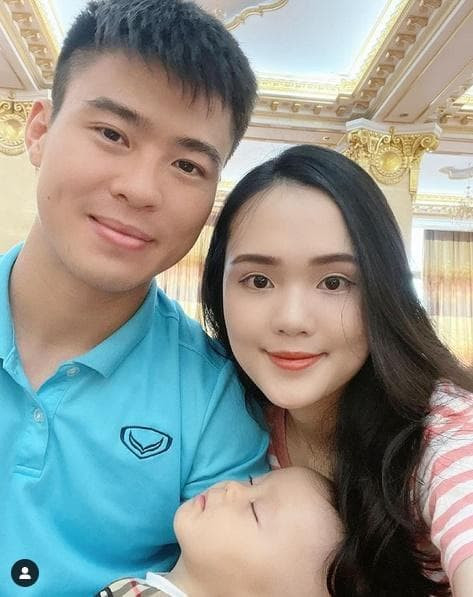 Những khoảnh khắc đáng yêu của bé Ú cùng bố mẹ liên tục nhận được lượt thả tim "khủng" mỗi khi đăng tải trên mạng xã hội.