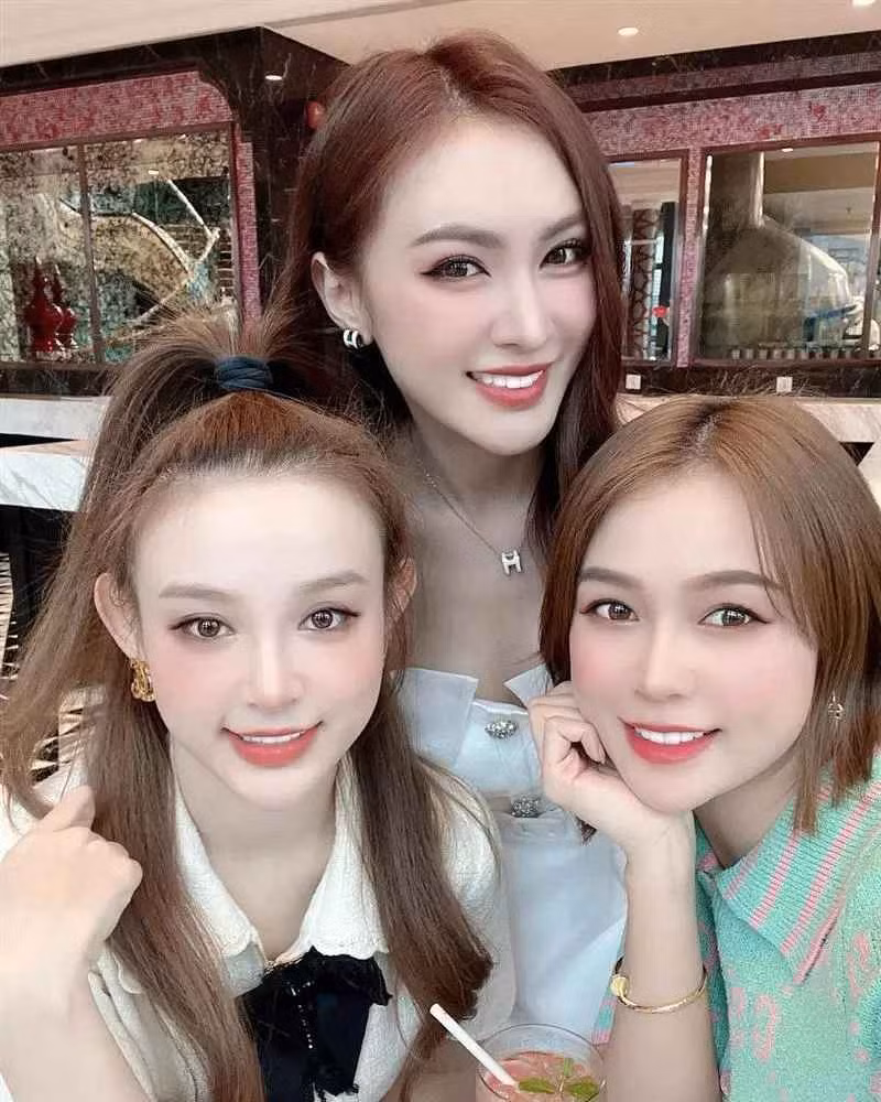 Sam - Kelly Nguyễn - Huyền Baby là những hot girl đời đầu quen mặt với các bạn trẻ thế hệ 8X, 9X.