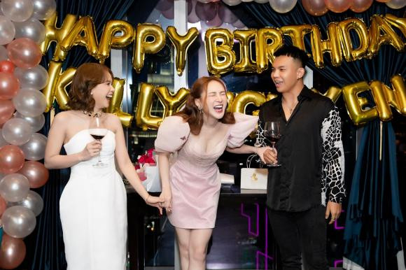 Kelly Nguyễn có một buổi tiệc khá hoành tráng với sự góp mặt của nhiều bạn bè thân thiết.