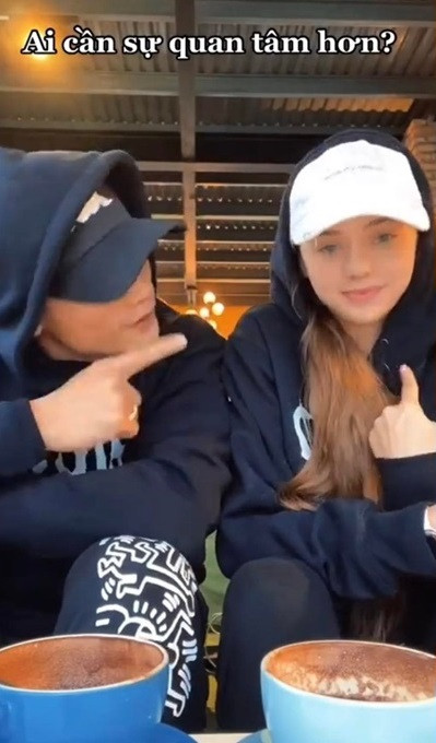 Bên cạnh đó nam thủ môn cũng “tố” bạn gái thường xuyên mất rất nhiều thời gian trước khi ra đường, hay nhõng nhẽo khi ốm và rất cần đến sự quan tâm.