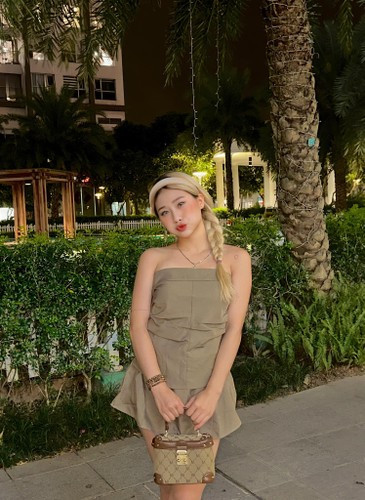 Không giống với hình ảnh nghiêm túc, trưởng thành khi tham gia các giải đấu, Như Phương bên ngoài là cô nàng nữ tính, quyến rũ.