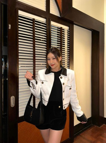 Trên trang cá nhân, Như Phương nhiều lần khiến cộng đồng mạng chú ý khi khoe khéo vóc dáng thon gọn, đường cong quyến rũ.