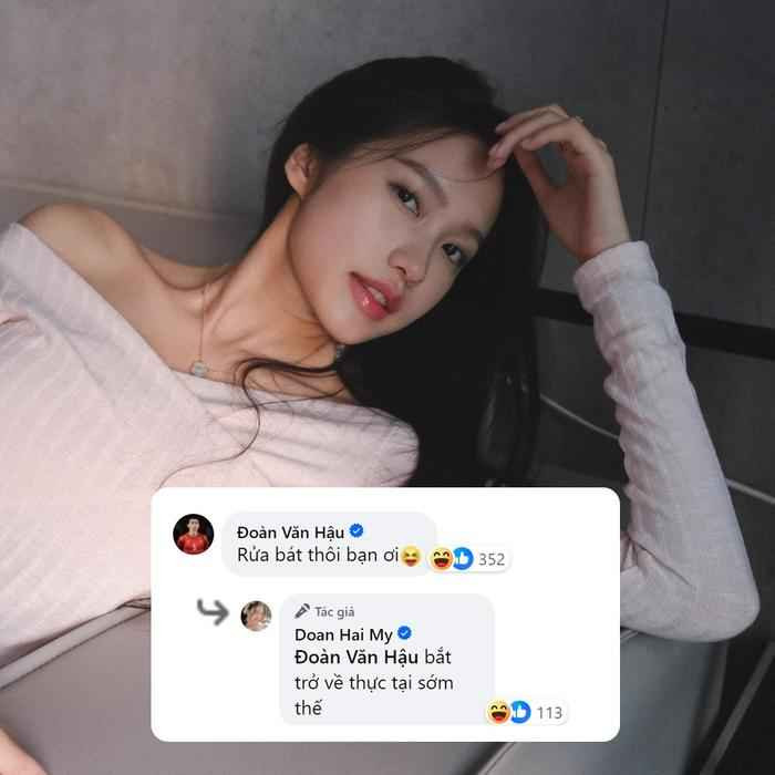 Trong đó, màn tương tác giữa người đẹp và nam cầu thủ càng khiến dân mạng thêm phần chú ý.