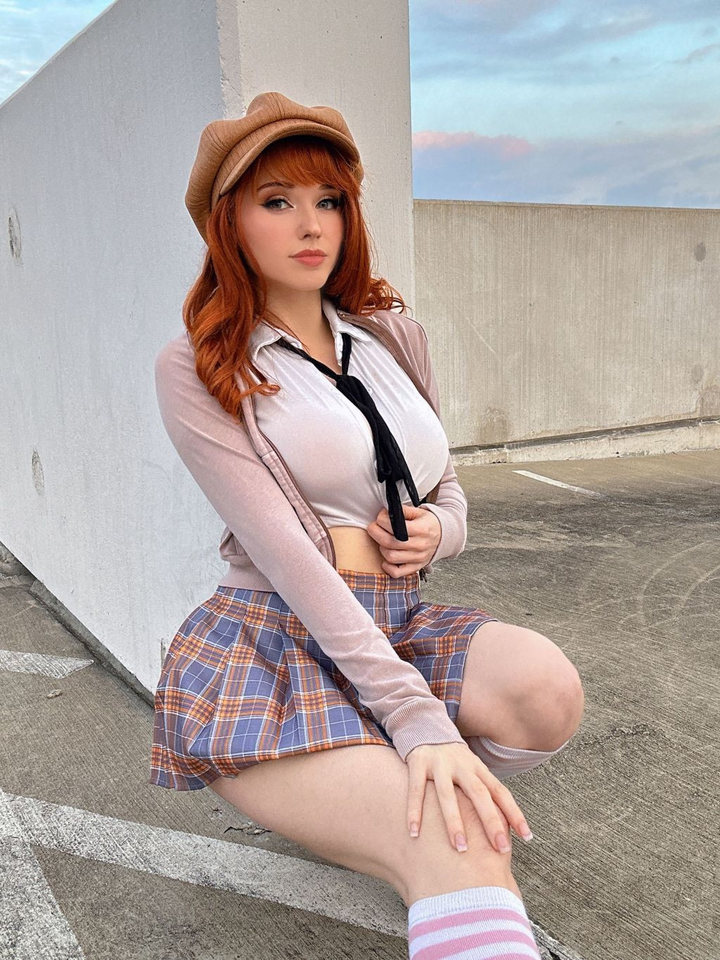 Từ chỗ là một nữ streamer bình thường trên Twitch, Amouranth lấn sân qua nền tảng kinh doanh ảnh có trả phí nổi tiếng và phất lên nhanh chóng dù cũng gây ra không ít tranh cãi.