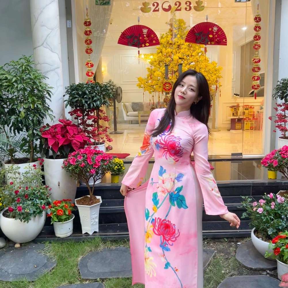 Đây là lần hiếm hoi em gái Ông Cao Thắng được cảm nhận không khí năm mới tại Việt Nam.