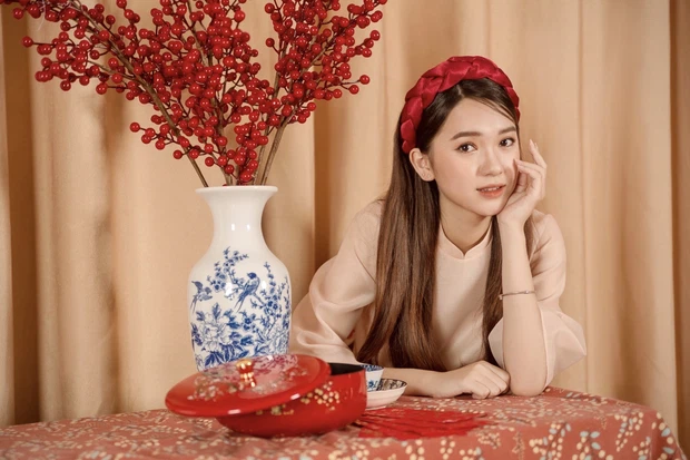 Thu Trang cũng là Chi ủy Chi bộ sinh viên của trường Đại học Kinh tế quốc dân, từng nhận giải Top 10 sinh viên tiêu biểu.