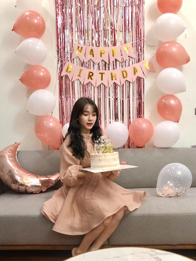 Theo tìm hiểu, không chỉ xinh đẹp, Thu Trang còn sở hữu thành tính học tập vô cùng khủng.