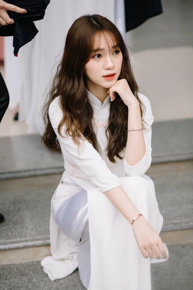 Khoe ảnh kỷ yếu đẹp chuẩn "nàng thơ", netizen tìm danh tính nữ chính Khoe anh ky yeu dep chuan