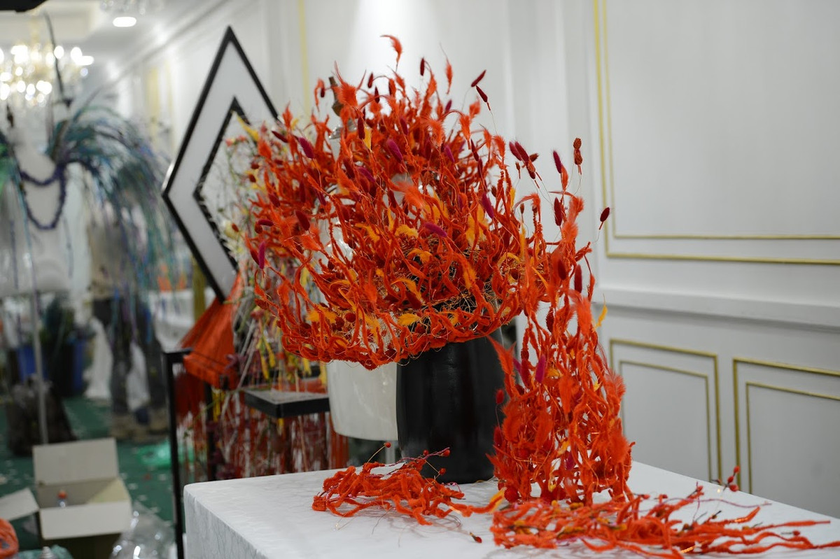 Cũng theo chia sẻ của nghệ sĩ hoa Thuận Đào, workshop được tổ chức để các nghệ sĩ hoa ở phía Bắc hiểu và cảm nhận văn hóa, cách làm việc, cách đi màu, kiểu dáng của đồng nghiệp ở miền Nam.