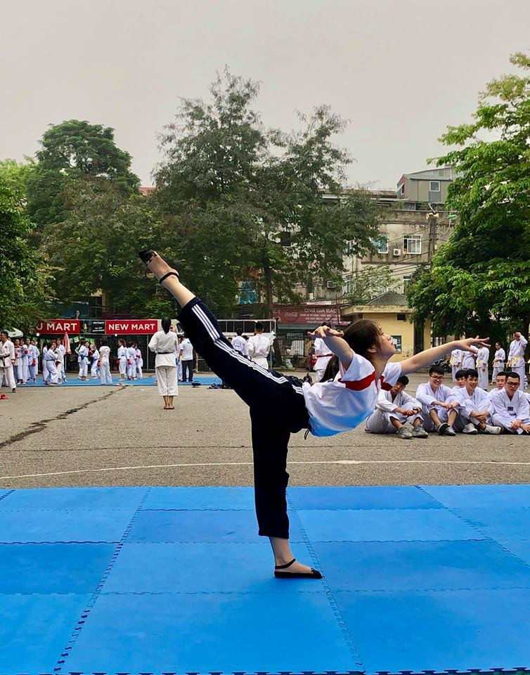 Việc trượt thể dục chẳng còn là nỗi niềm xa lạ của bất cứ trường đại học nào. Thậm chí, nhiều sinh viên còn cố tình chuộc lợi từ việc thiếu thốn tín chỉ để bán kiếm lời.