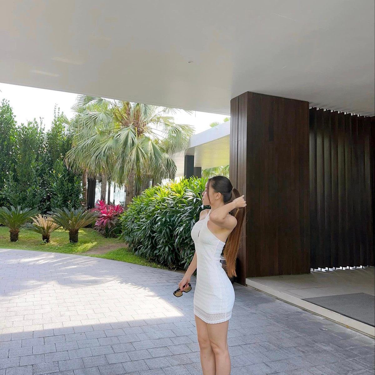 Thế nhưng hầu hết đều là những lời khen cho sự thay đổi khác lạ này của Yến Xuân và đặc biệt là với body đẹp miễn chê của người đẹp.