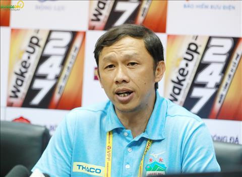 Trong hai mùa giải 2003 và 2004, HAGL liên tiếp vô địch với đội hình hoàng kim, trong đó chủ chốt là dàn sao Thái Lan Kiatisak, Tawan Sripan, Dusit Chalermsan, Chukiat Noosarung. Tiền đạo Dương Minh Ninh chủ yếu đóng vai trò kép phụ.