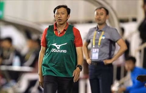 Cuối mùa giải 2017, HLV Dương Minh Ninh nhận nhiệm vụ dẫn dắt CLB HAGL. Đến mùa giải 2019, sau khởi đầu không tốt, ông từ chức và rút về làm trợ lý cho HLV Lee Tae-hoon.