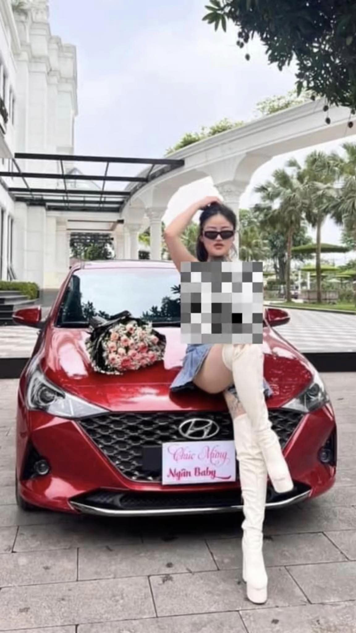 Theo đó, khi được hỏi, thu nhập một tháng là bao nhiêu, Ngân Baby không ngại ngần tiết lộ: "Nói thật với chị là tháng nào ít thì thu nhập trung bình là gần 100 triệu đồng; tháng được nhiều nhất là 600 triệu - 700 triệu đồng".