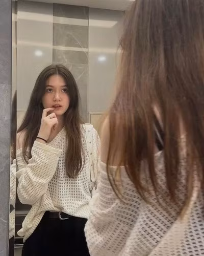 Đoạn clip chụp ảnh chung giữa Thanh Giang và Hoàng Đức được chia sẻ nhiều trên các diễn đàn giải trí, thu hút sự quan tâm của khán giả.