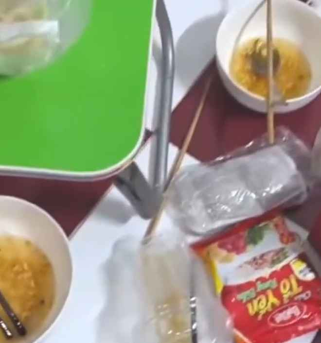 Dưới đây là một số tranh luận của người xem về vụ việc: "Người ta nộp tiền đầy đủ là được, sống sao là việc của họ, tại sao chủ nhà can thiệp sâu quá làm gì", "Đồng tình với chủ nhà. Xây phòng sạch đẹp cho thuê, ở bẩn thế kia rồi sau này dọn đi bất ngờ thì sao"...