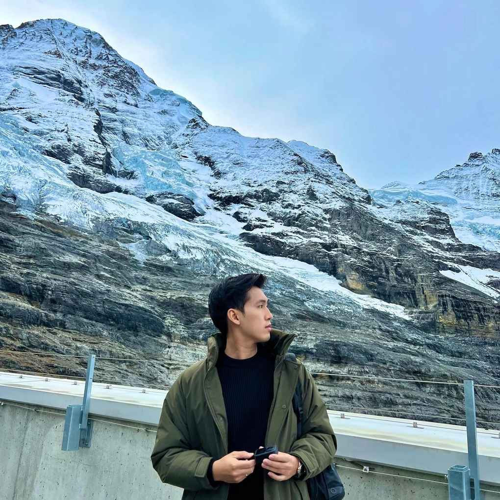 Kenny và vợ có nhiều sở thích chung, luôn cố gắng sắp xếp thời gian để thực hiện những chuyến du lịch nước ngoài, tận hưởng cuộc sống sang chảnh, giàu có.