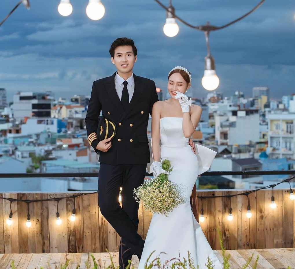 Thông qua các video ngắn trên mạng xã hội, Kenny Tiêu nhanh chóng gây chú ý với sự thân thiện, trẻ trung.