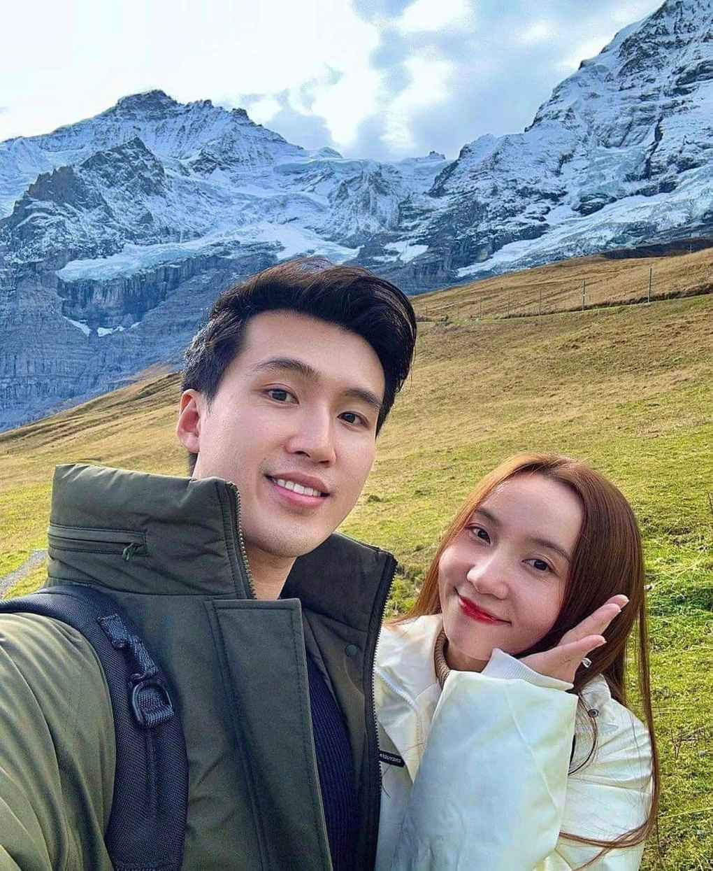 Ít ai biết rằng, Kenny từng là phi công trẻ tuổi nhất nước Bỉ. Ngoài ra, anh còn có thể giao tiếp tốt với 5 thứ tiếng gồm tiếng Hà Lan, Pháp, Anh, Trung Quốc và Việt Nam.